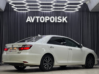 2017 Toyota Camry VII (XV50) Рестайлинг 2, белый, 2079000 рублей, вид 4