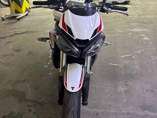 2021 Triumph Street Triple, белый, 780000 рублей, вид 4