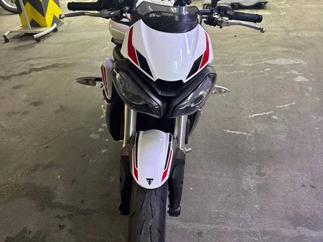 2021 Triumph Street Triple, белый, 780000 рублей, вид 4