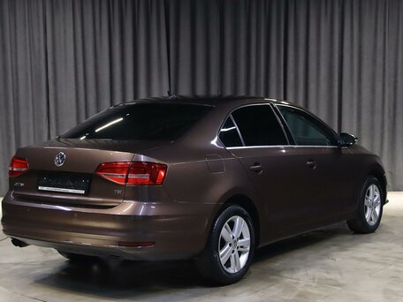 2015 Volkswagen Jetta VI Рестайлинг, коричневый, 949000 рублей, вид 2