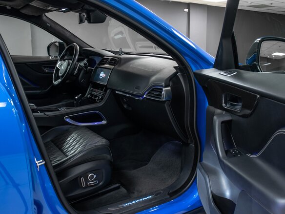 2019 Jaguar F-Pace SVR I, голубой, 7400166 рублей - вид 11
