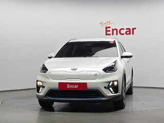 2021 Kia Niro I Рестайлинг, белый, 2000001 рублей, вид 2