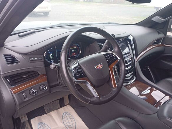 2020 Cadillac Escalade IV, чёрный, 5681000 рублей - вид 3