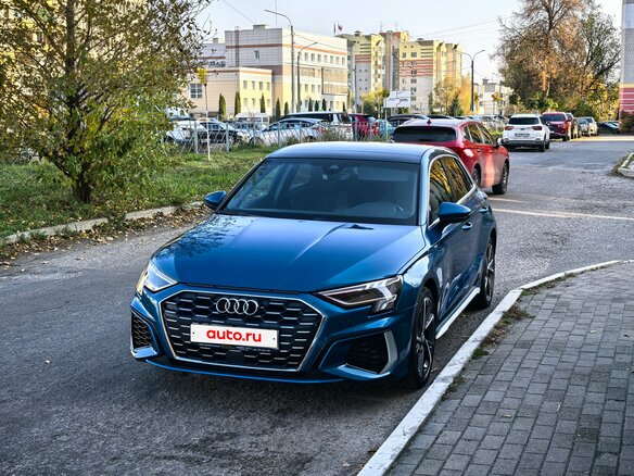 2022 Audi A3 Sportback 35 TFSI IV (8Y), синий, 2650000 рублей
