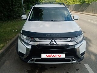 2020 Mitsubishi Outlander III Рестайлинг 3, белый, 1800000 рублей, вид 1