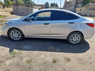 2013 Hyundai Solaris I, серебристый, 999999 рублей, вид 1