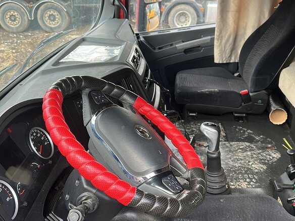2022 Shacman (Shaanxi) SX4256, красный - вид 5