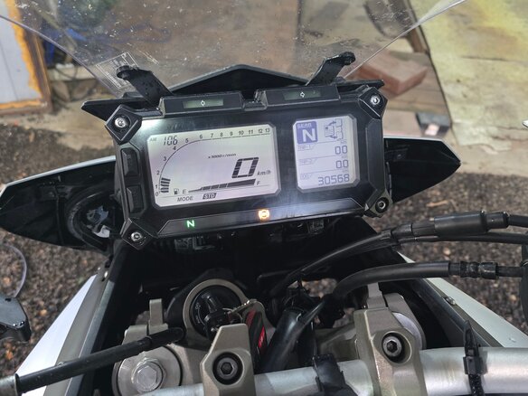 2014 Yamaha MT-09 Tracer (FJ-09), серый, 700000 рублей - вид 13