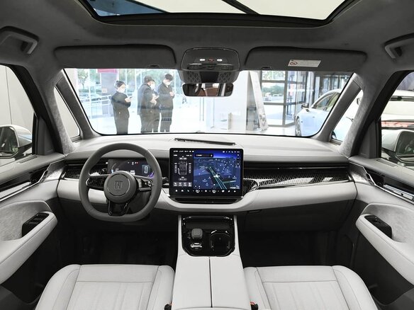 2026 Zeekr 009 140 kWh I Рестайлинг, белый, 13777000 рублей - вид 4