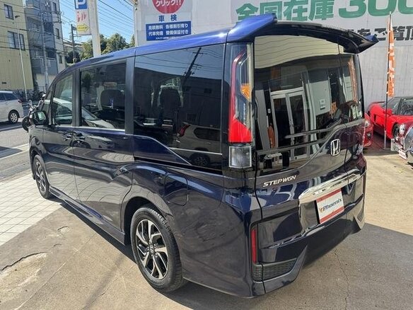 2019 Honda Stepwgn Spada V Рестайлинг, синий, 1820000 рублей - вид 4