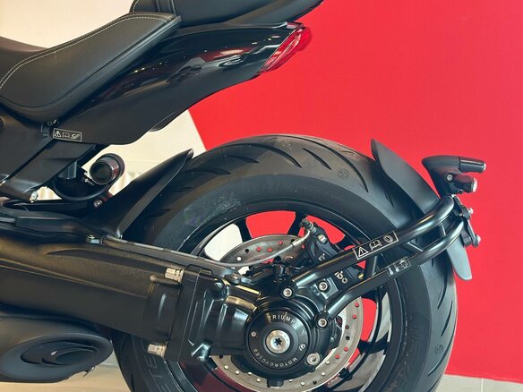 2024 Triumph Rocket III, чёрный, 3600000 рублей - вид 14