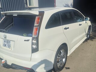 2010 Honda Stream II Рестайлинг, белый, 1100000 рублей, вид 4