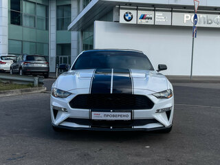 2021 Ford Mustang VI Рестайлинг, белый, 3790000 рублей, вид 2