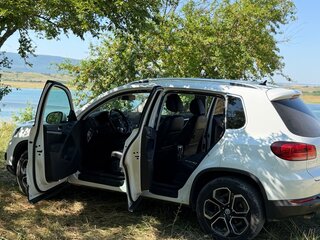 2015 Volkswagen Tiguan I Рестайлинг, белый, 2000000 рублей, вид 1