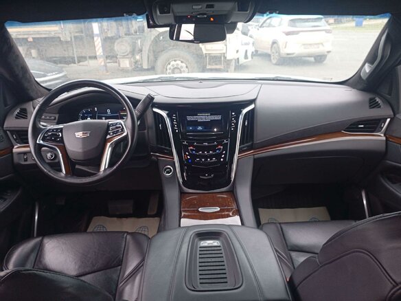 2020 Cadillac Escalade IV, чёрный, 5681000 рублей - вид 2