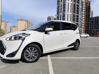 2019 Toyota Sienta II Рестайлинг, белый, 1370000 рублей, вид 5