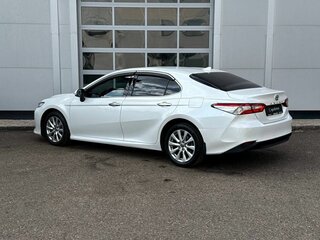 2019 Toyota Camry VIII (XV70), белый, 2650000 рублей, вид 3