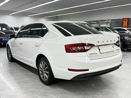 2022 Skoda Octavia III (A7) Рестайлинг, белый, 1285000 рублей, вид 3