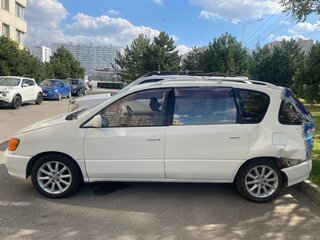 1999 Toyota Ipsum I (M10), белый, 350000 рублей, вид 2