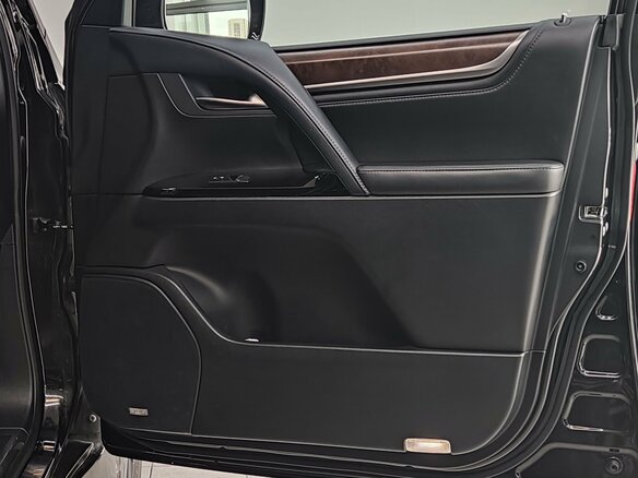 2017 Lexus LX 570 III Рестайлинг 2, чёрный, 8300000 рублей - вид 35