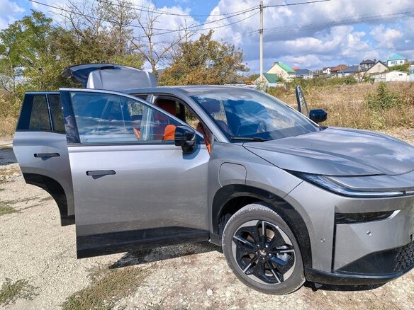2026 Toyota bZ3X 58.3 kWh, серый, 2920000 рублей - вид 2