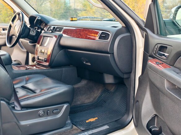 2012 Chevrolet Tahoe 6AT III, белый, 1750000 рублей - вид 19