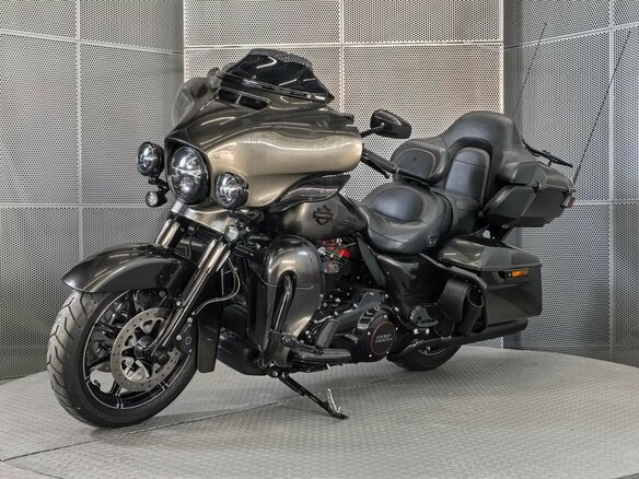 2018 Harley-Davidson Electra Glide, серый, 2229000 рублей - вид 3
