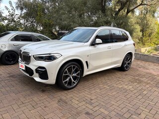 2022 BMW X5 40i IV (G05/G18), белый, 7900000 рублей, вид 2