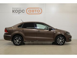 2016 Volkswagen Polo V Рестайлинг, коричневый, 1022000 рублей, вид 4