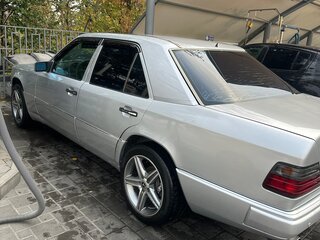 1993 Mercedes-Benz W124 230, серебристый, 680000 рублей, вид 1