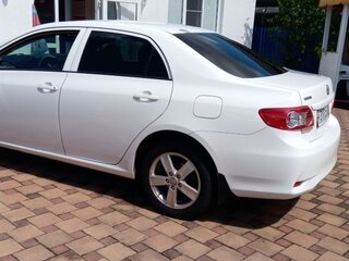 2011 Toyota Corolla X (E140, E150) Рестайлинг, белый, 760000 рублей, вид 4