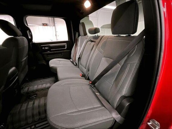 2024 Ram 1500 Crew Cab V, красный - вид 10