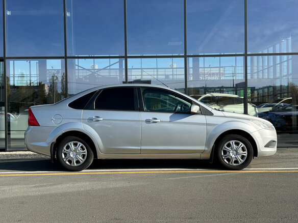 2011 Ford Focus II Рестайлинг, серебристый, 490000 рублей - вид 2