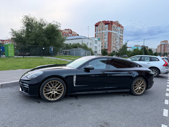 2021 Porsche Panamera 4 Executive II Рестайлинг, чёрный, 8999999 рублей - вид 1