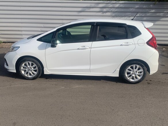 2019 Honda Fit III Рестайлинг, белый, 1275000 рублей - вид 13