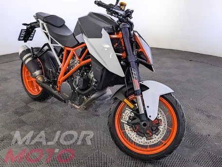 2018 KTM 1290 Super Duke R, серый, 1130000 рублей, вид 1