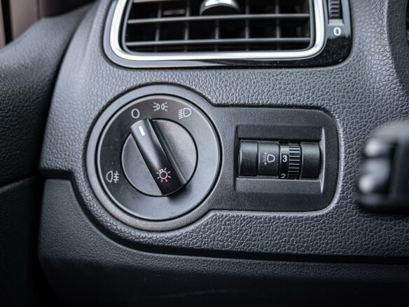 2019 Volkswagen Polo V Рестайлинг, красный, 1450000 рублей - вид 19