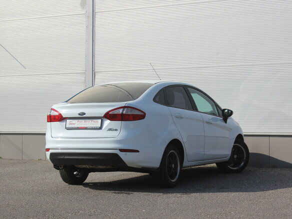 2015 Ford Fiesta Mk6 Рестайлинг, белый, 670000 рублей - вид 20
