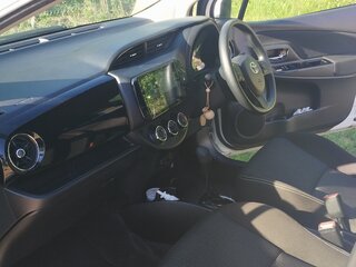 2019 Toyota Vitz III (XP130) Рестайлинг 2, белый, 1400000 рублей, вид 4