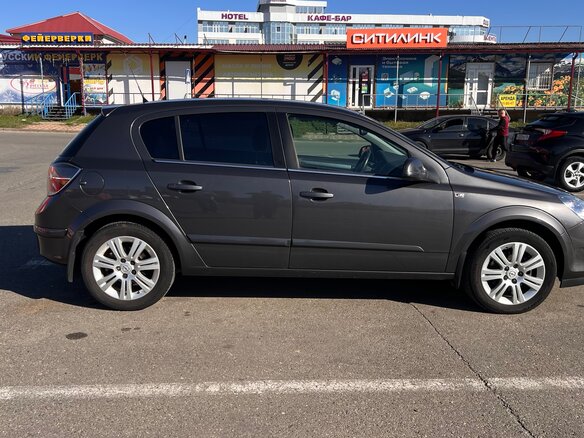 2011 Opel Astra H Рестайлинг, серый, 700000 рублей - вид 3