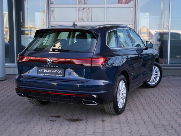 2025 Volkswagen Touareg III Рестайлинг, синий, 8099900 рублей - вид 2