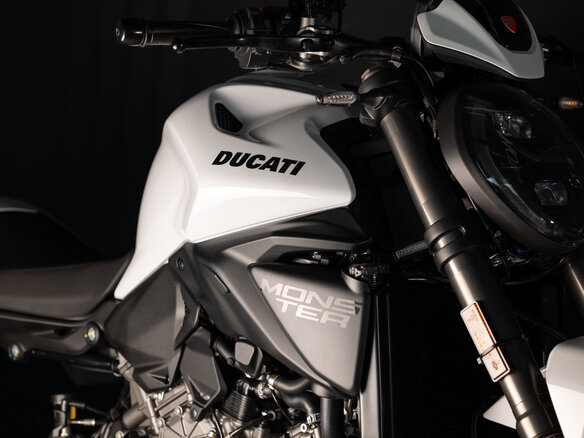 2026 Ducati Monster 937, белый, 1880000 рублей - вид 6