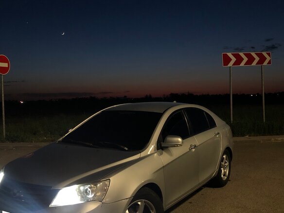 2013 Geely Emgrand EC7, серебристый, 300000 рублей