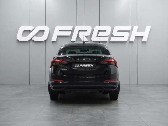 2021 Skoda Rapid II, чёрный, 1696000 рублей - вид 3
