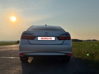 2015 Toyota Camry VII (XV50) Рестайлинг, серебристый, 1950000 рублей, вид 5