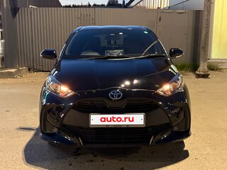 2020 Toyota Yaris IV, чёрный, 1050000 рублей, вид 3