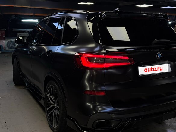 2020 BMW X5 40i IV (G05/G18), чёрный, 6100000 рублей - вид 1