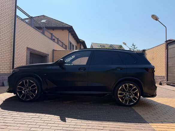 2021 BMW X5 40i IV (G05/G18), чёрный - вид 2