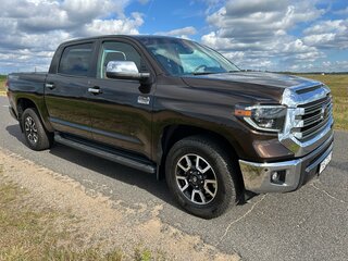 2021 Toyota Tundra CrewMax II Рестайлинг, коричневый, 6700000 рублей, вид 1