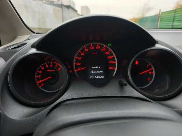 2012 Honda Jazz II Рестайлинг, красный, 790000 рублей - вид 6